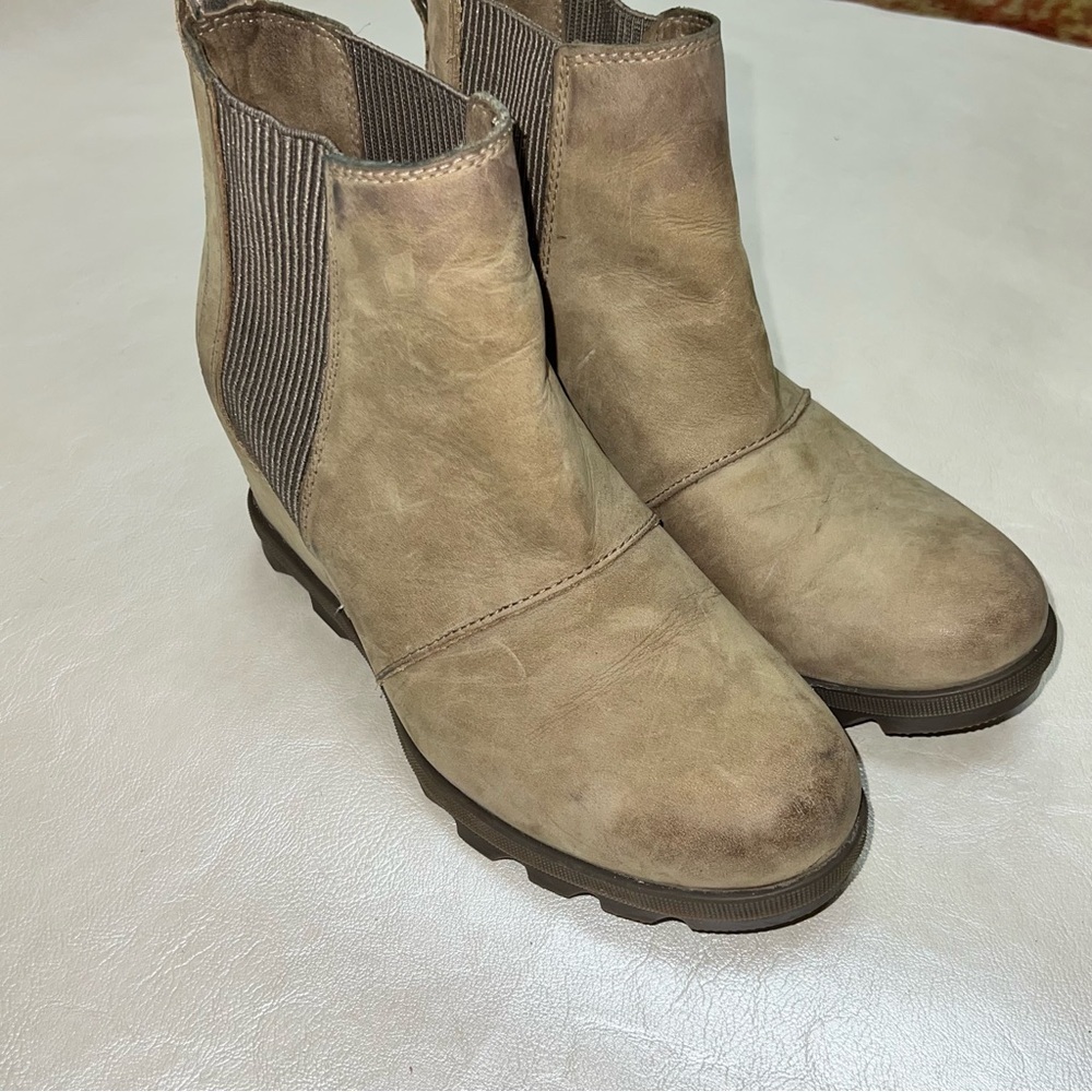 Sorel Joan of Arctic II Chelsea Booties. 8.5 - Picture 3 of 7